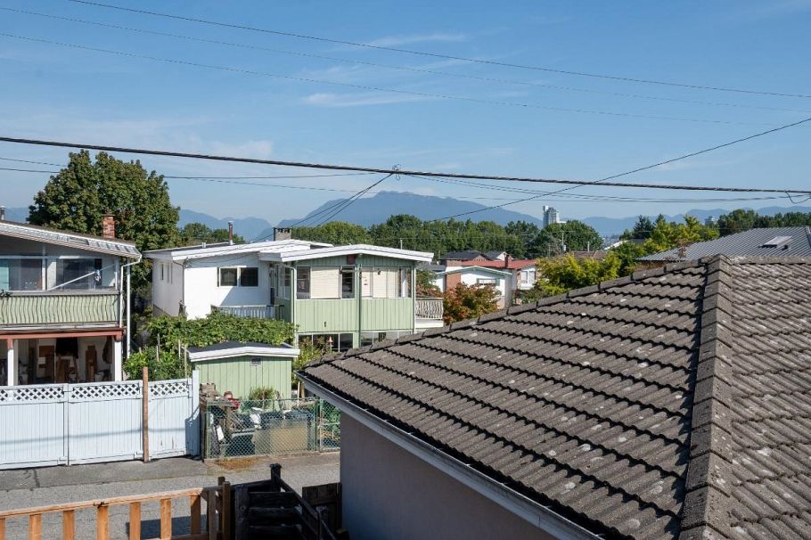 3391 E 25th Avenue Vancouver, BC - 28