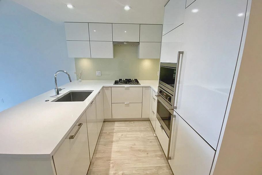 802 238 W Broadway Vancouver, BC - 2