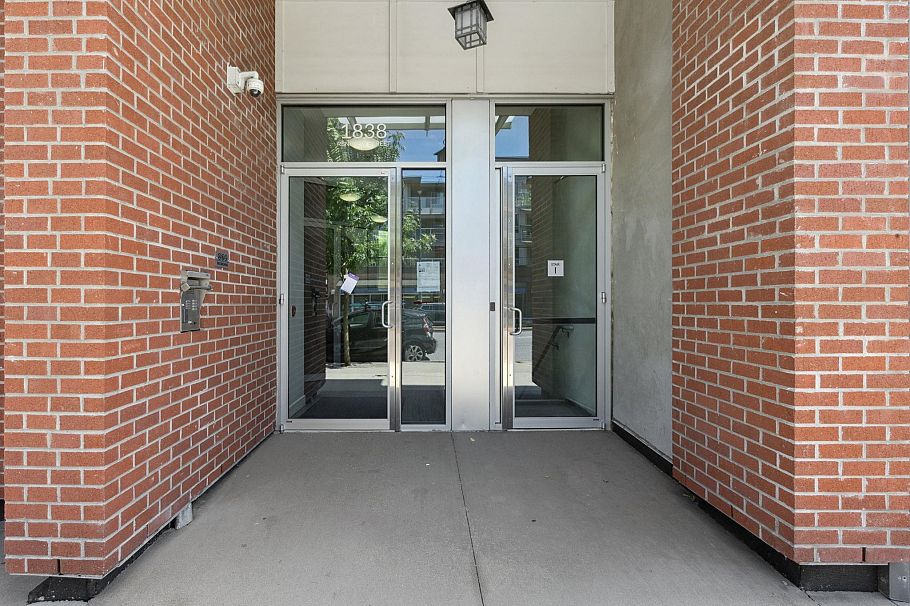 218 1838 Renfrew Street Vancouver, BC - 5