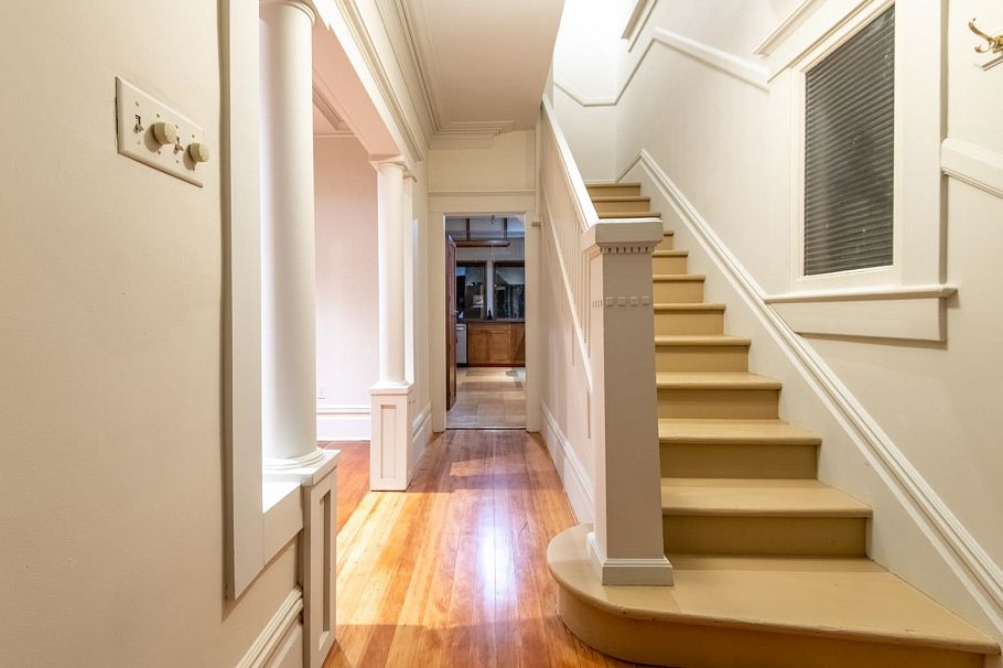 2243 W 5th Avenue Vancouver, BC - 5