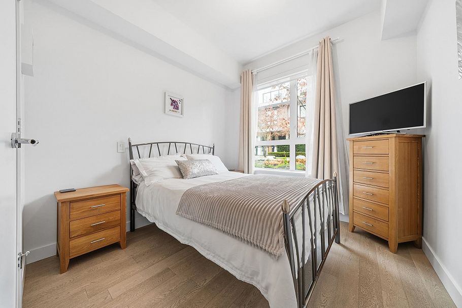 201 3220 Connaught Crescent North Vancouver, BC - 12