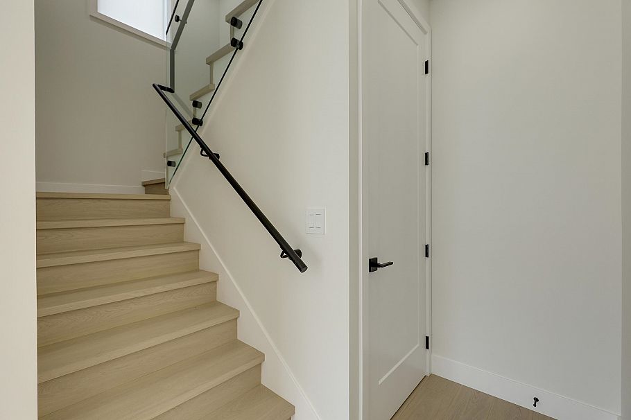 2 3695 E 26 Avenue Vancouver, BC - 22