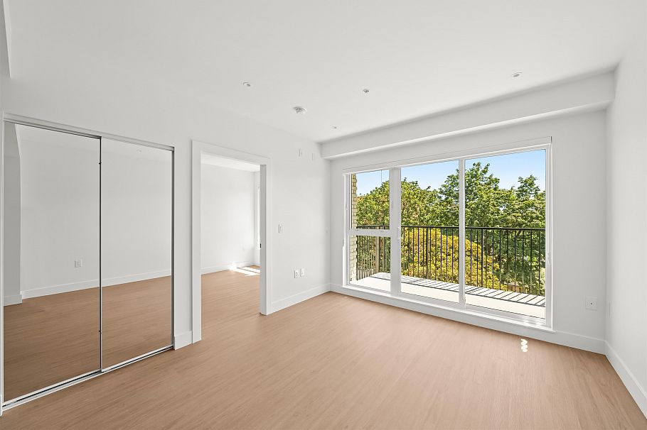 505 2235 E Broadway Vancouver, BC - 1