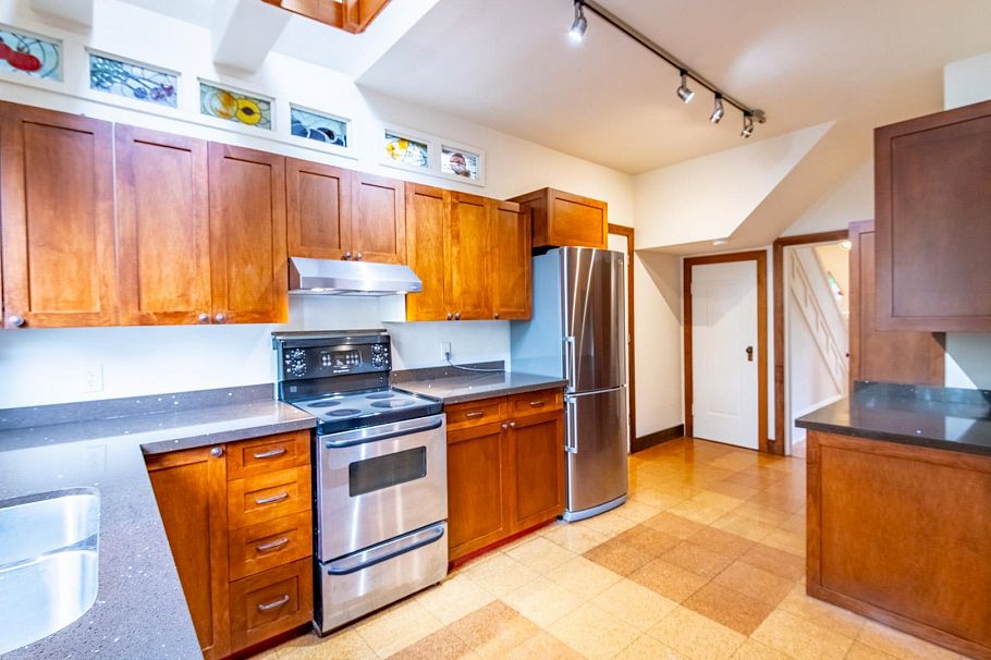 2243 W 5th Avenue Vancouver, BC - 11