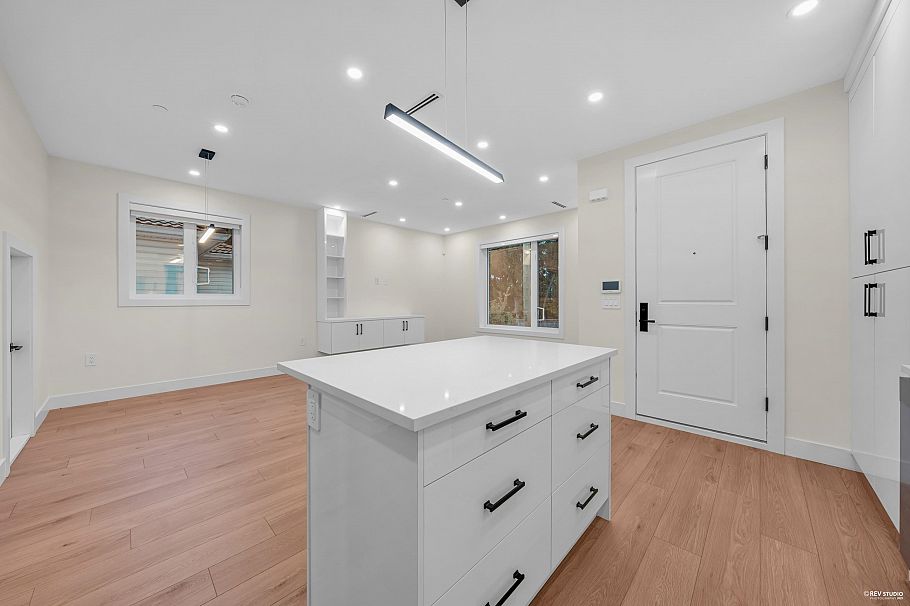 1 3090 Vanness Avenue Vancouver, BC - 5