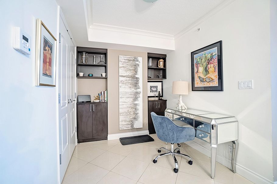 903 133 E Esplanade North Vancouver, BC - 11