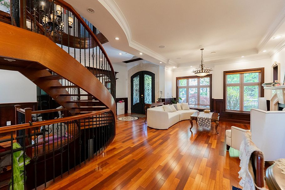 2502 W 36th Avenue Vancouver, BC - 6