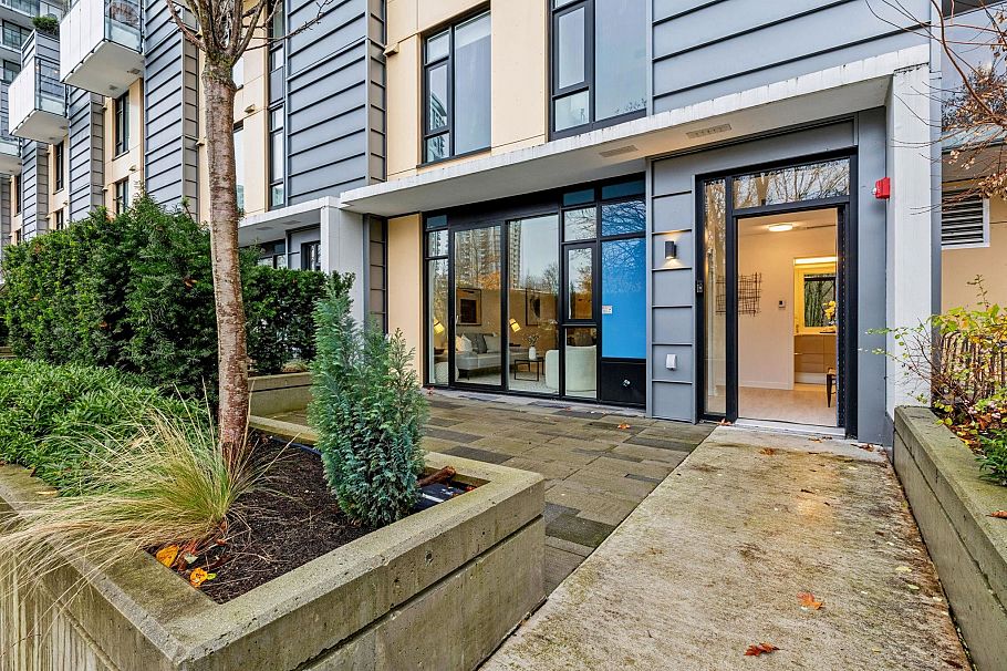 TH1431 Hunter Street North Vancouver, BC - 1