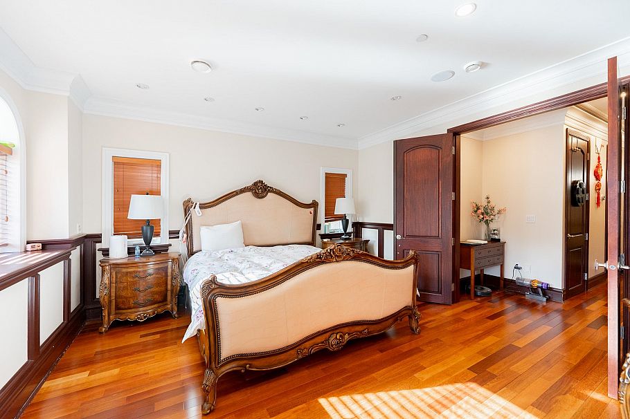 2502 W 36th Avenue Vancouver, BC - 21