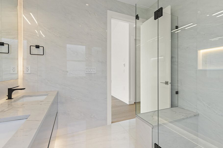 2565 W 2nd Avenue Vancouver, BC - 32