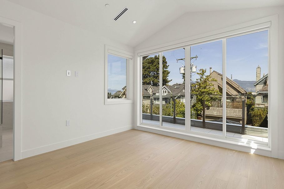 2565 W 2nd Avenue Vancouver, BC - 22