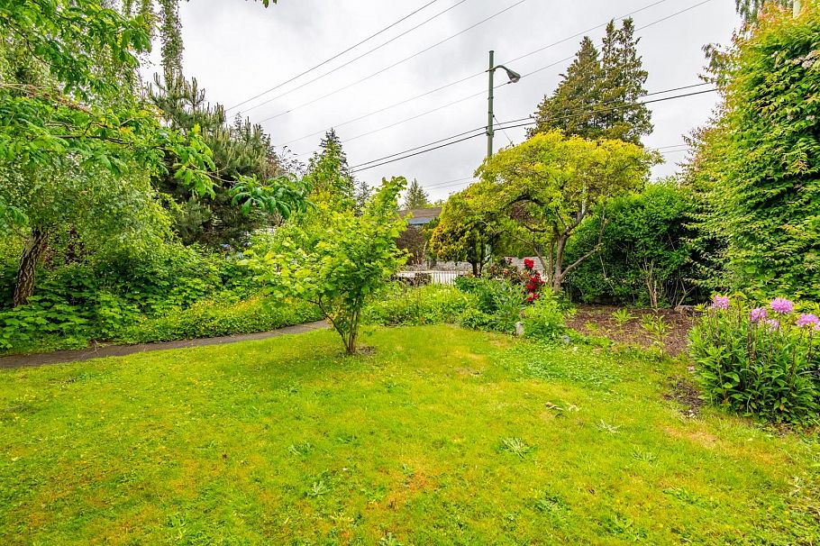 2960 W 41st Avenue Vancouver, BC - 2