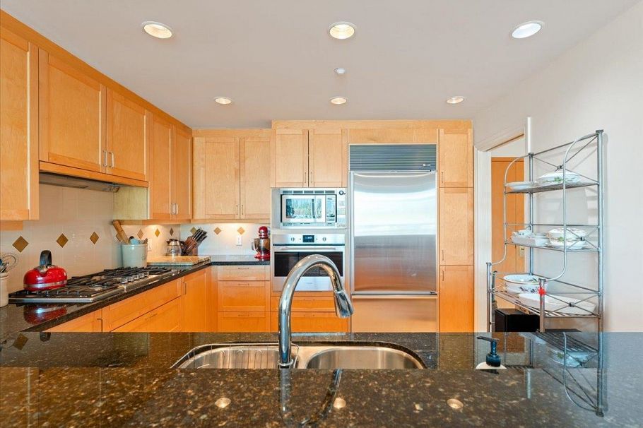 205 1717 Bayshore Drive Vancouver, BC - 10