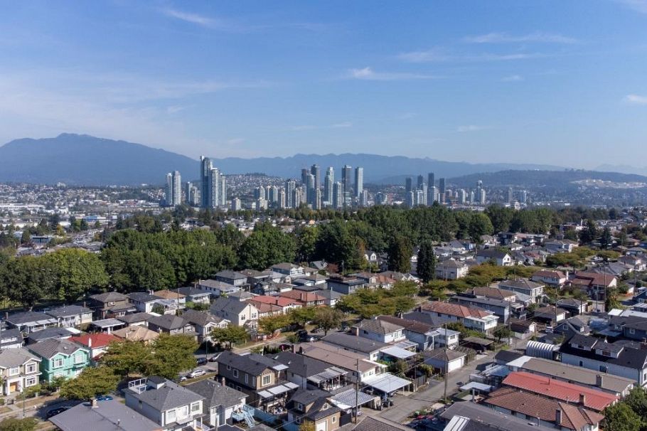 3391 E 25th Avenue Vancouver, BC - 32