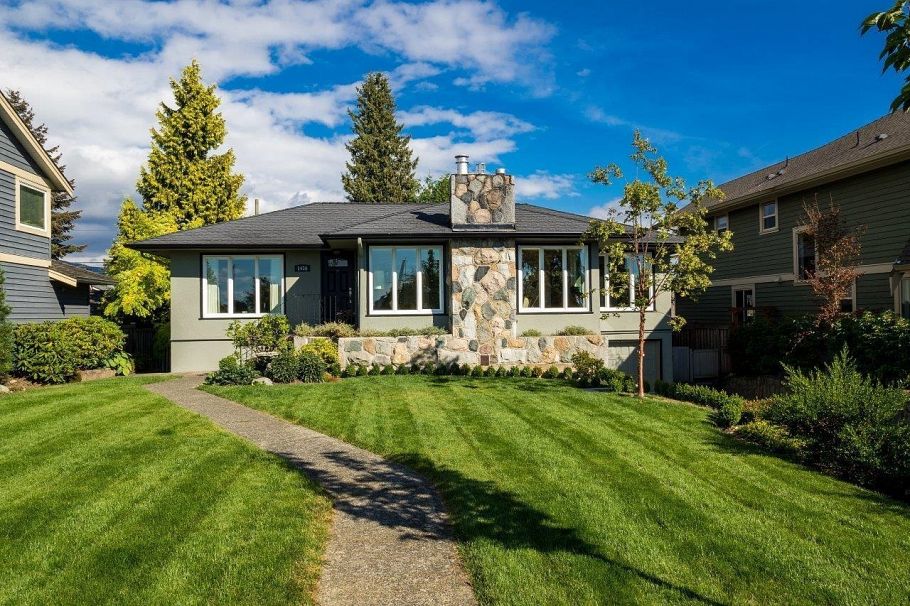 1436 Grand Boulevard North Vancouver, BC - 1