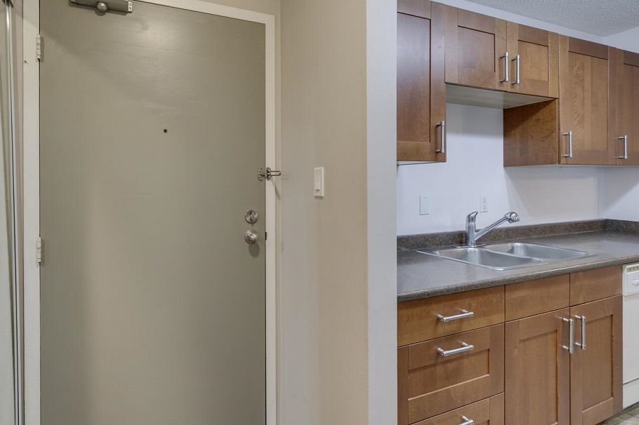 208 275 W 2nd Street North Vancouver, BC - 3