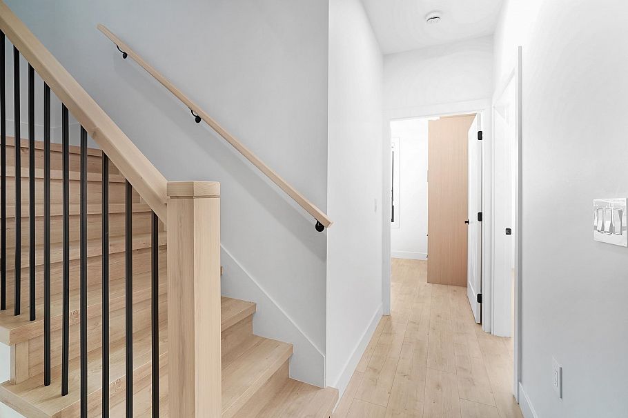 2 3310 Venables Street Vancouver, BC - 20