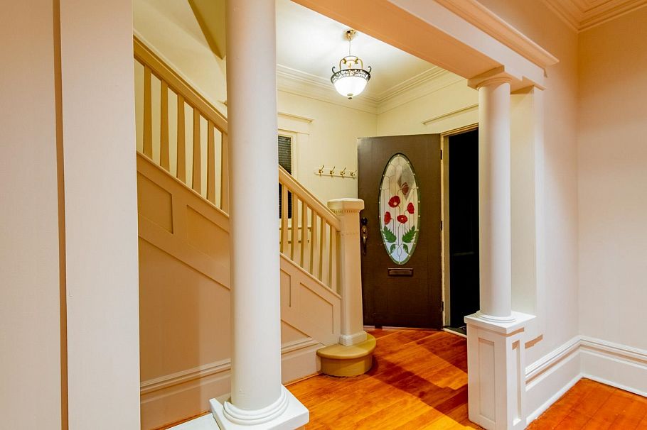 2243 W 5th Avenue Vancouver, BC - 4