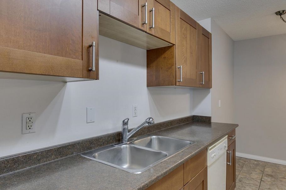 208 275 W 2nd Street North Vancouver, BC - 6