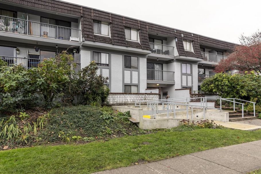 208 275 W 2nd Street North Vancouver, BC - 1