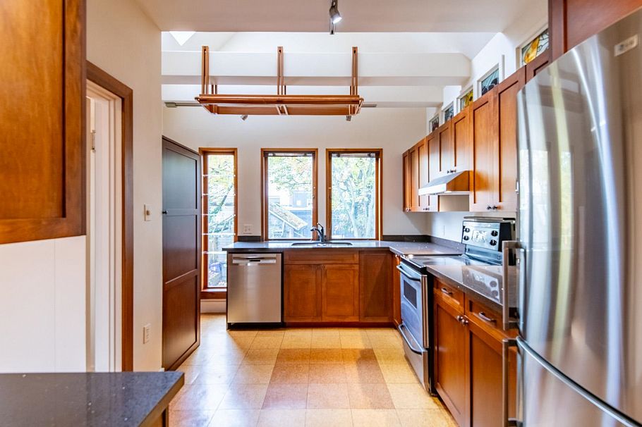 2243 W 5th Avenue Vancouver, BC - 12