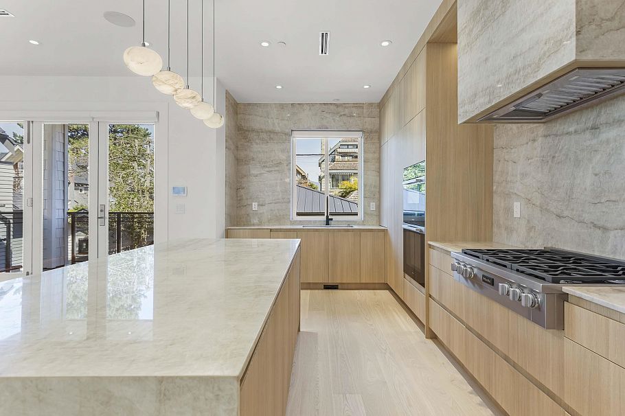 2565 W 2nd Avenue Vancouver, BC - 14