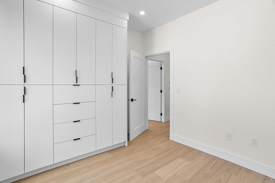 2 3429 Napier Street Vancouver, BC - 12