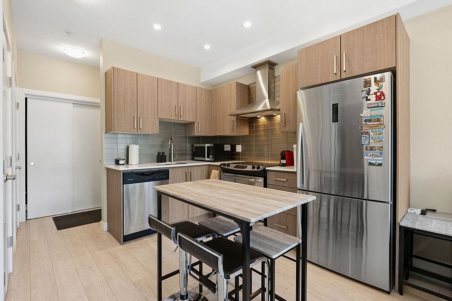 218 1838 Renfrew Street Vancouver, BC - 15