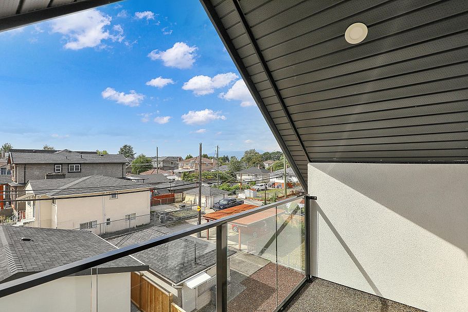 2 3695 E 26 Avenue Vancouver, BC - 35