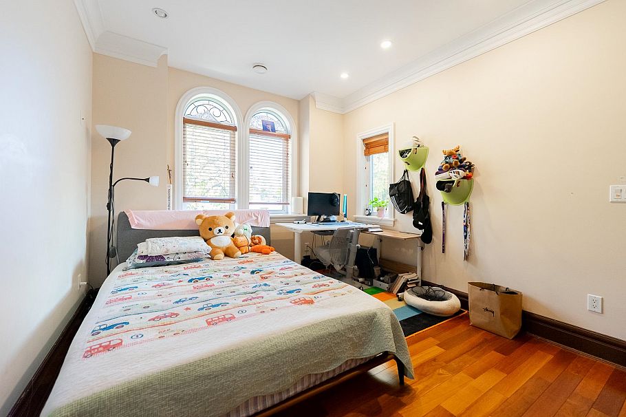 2502 W 36th Avenue Vancouver, BC - 30