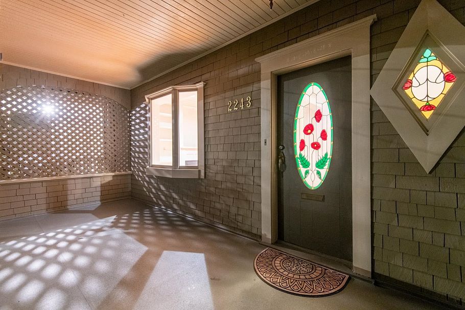 2243 W 5th Avenue Vancouver, BC - 2