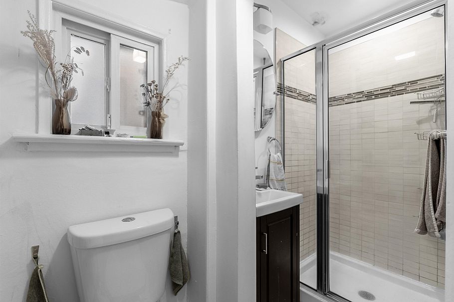 610 Salsbury Drive Vancouver, BC - 8