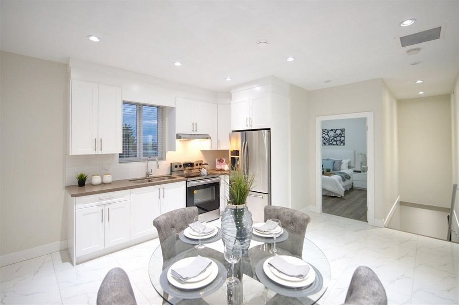 215 E 64th Avenue Vancouver, BC - 9