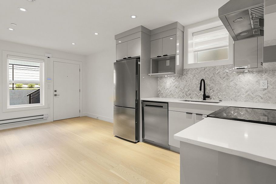 2565 W 2nd Avenue Vancouver, BC - 35