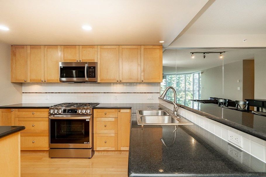 403 1425 W 6th Avenue Vancouver, BC - 11