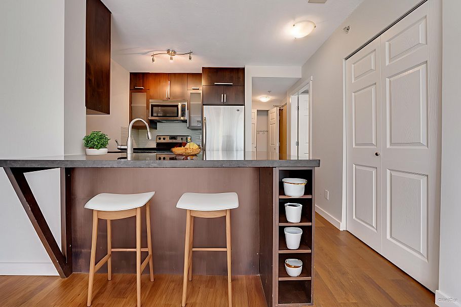 701 1420 W Georgia Street Vancouver, BC - 4