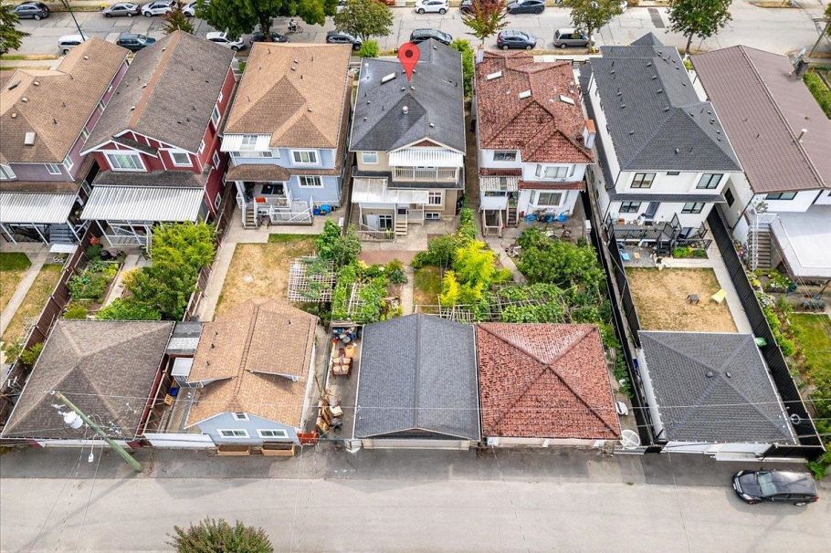 3139 Venables Street Vancouver, BC - 31