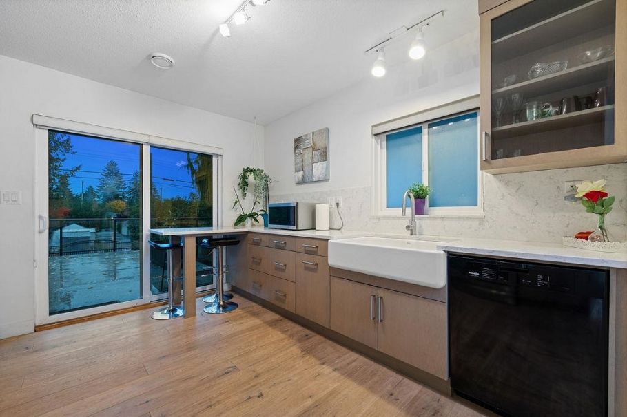 1436 Grand Boulevard North Vancouver, BC - 8