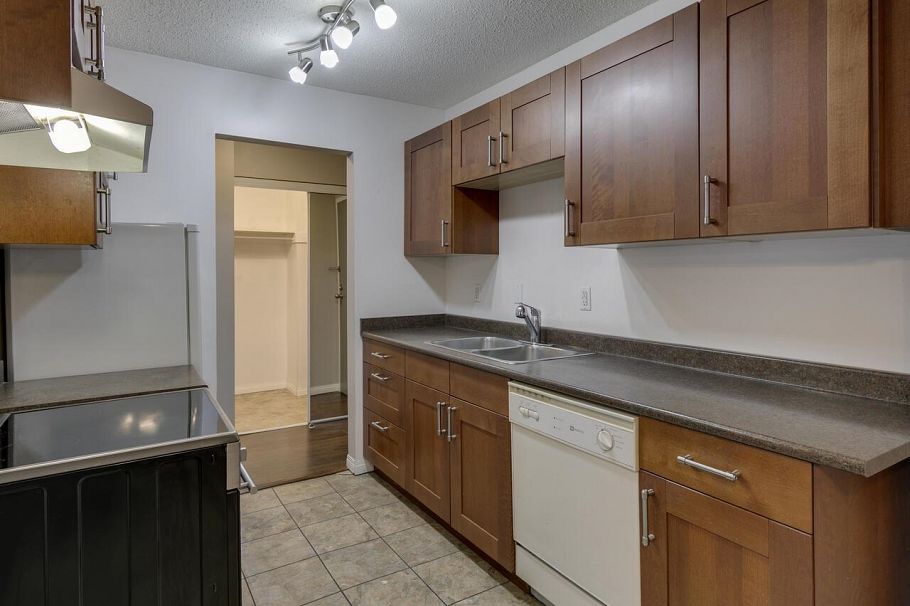 208 275 W 2nd Street North Vancouver, BC - 5