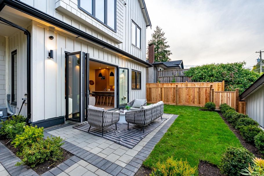 4675 St. George Street Vancouver, BC - 5