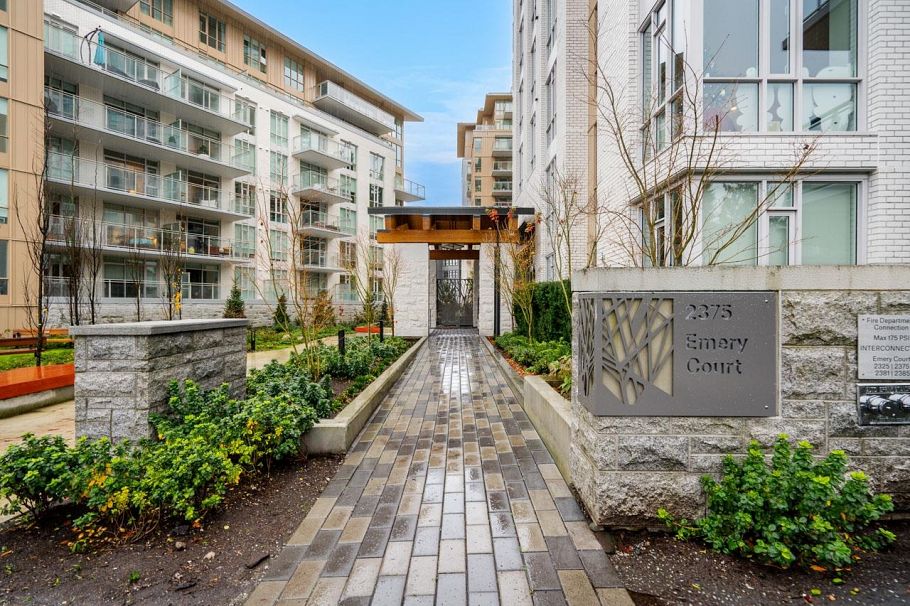 303 2375 Emery Court North Vancouver, BC - 38