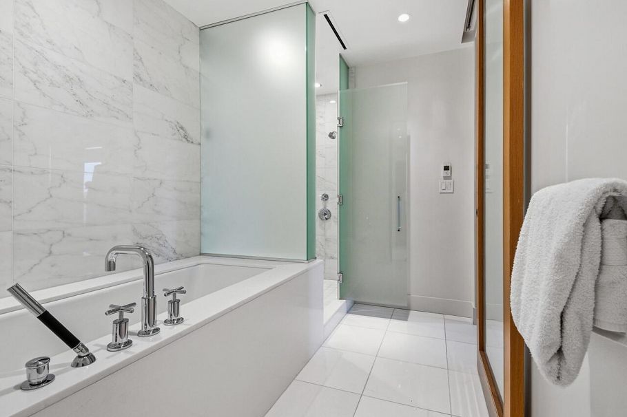 1701 667 Howe Street Vancouver, BC - 18