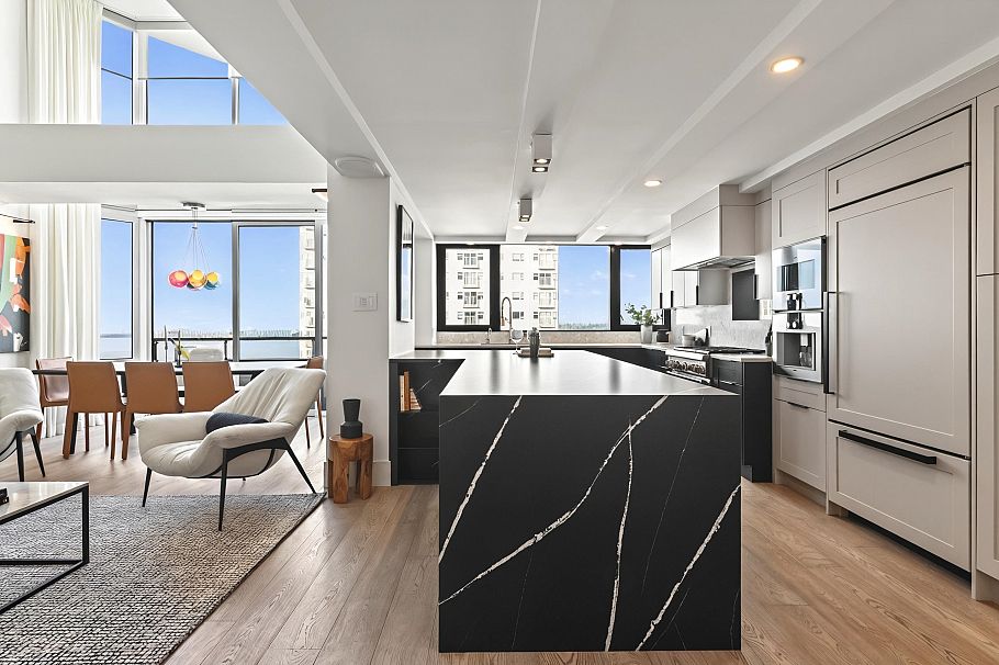 1601 1236 Bidwell Street Vancouver, BC - 2