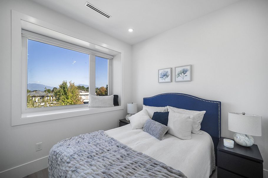 2790 E 49th Avenue Vancouver, BC - 11