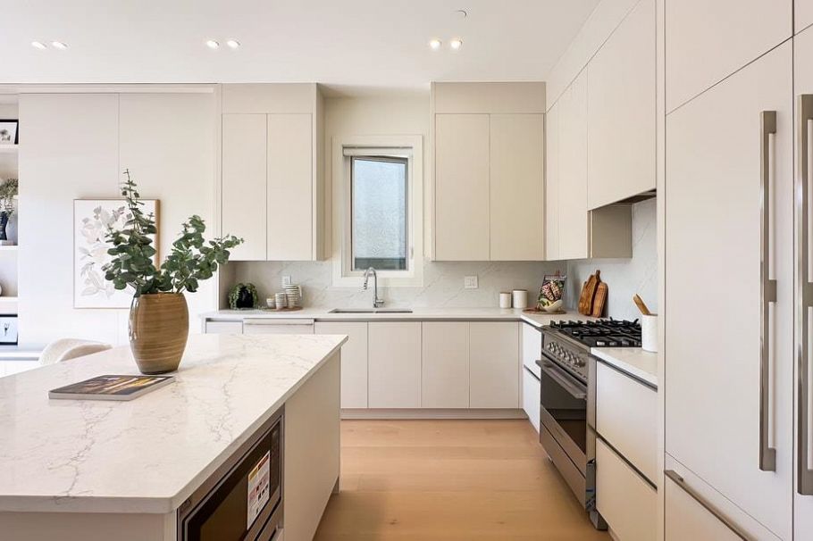 2919 Charles Street Vancouver, BC - 3