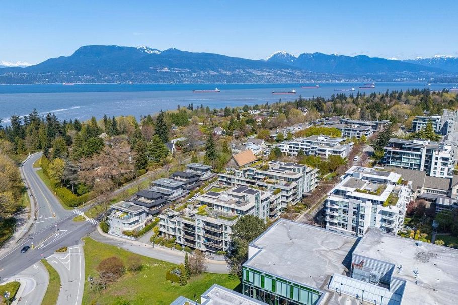 TH 16 6063 Iona Drive Vancouver, BC - 5