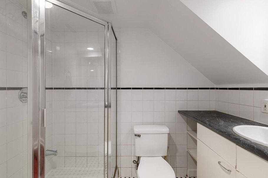 2025 Charles Street Vancouver, BC - 30