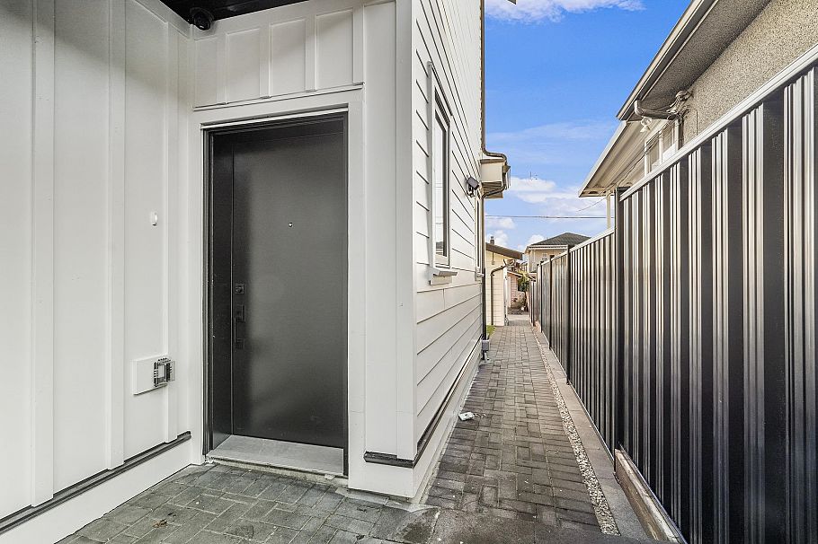 2 3310 Venables Street Vancouver, BC - 28