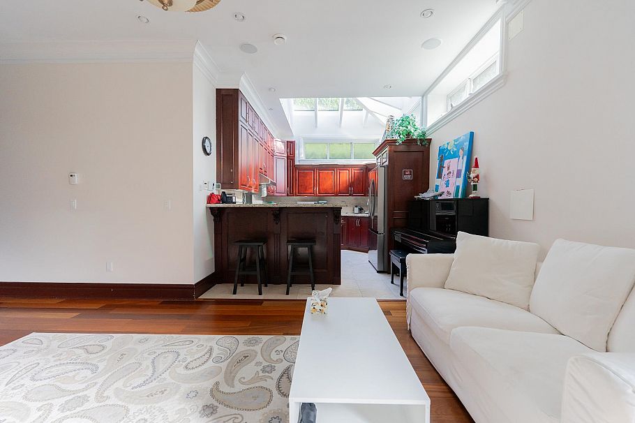 2502 W 36th Avenue Vancouver, BC - 35