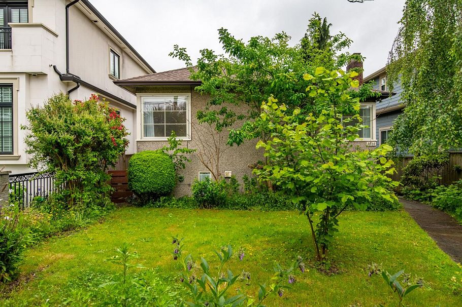 2960 W 41st Avenue Vancouver, BC - 1